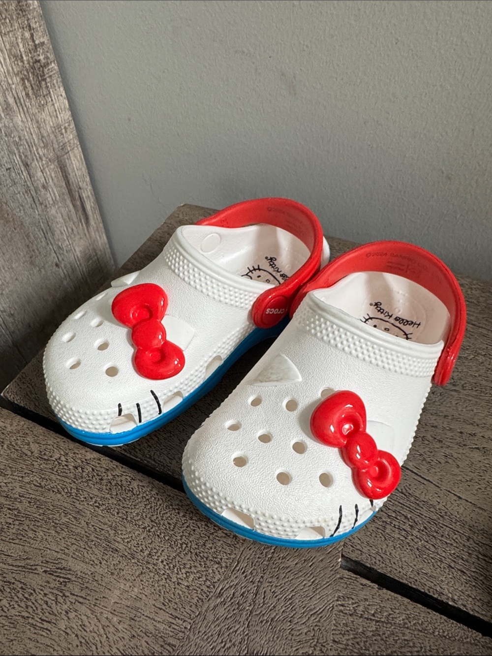 CROCS Kids White Foam Clogs with Red Bow and Blue Trim